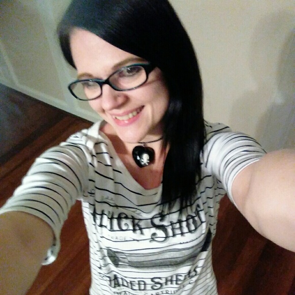 Meet your Posher, Traci - Picture 4 of 8